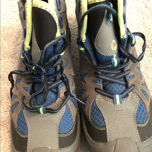 Merrill Capra mid hiking boots